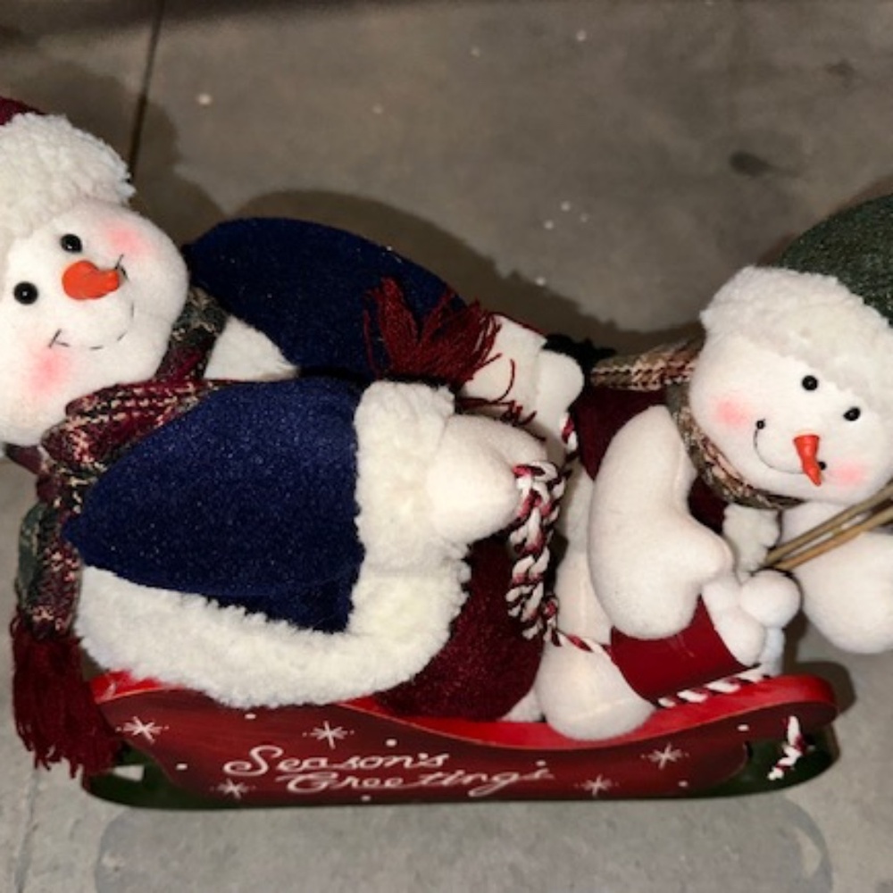 Vintage Holiday Decor. Season's Greetings. Snowmen on sleigh
